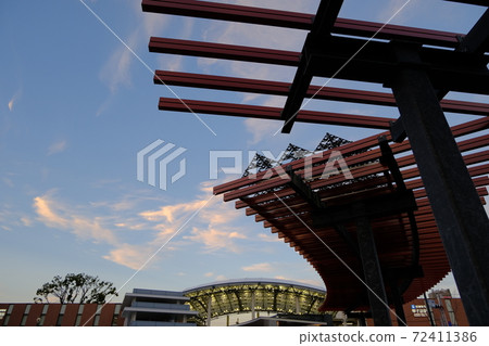 分形遮陽篷的甲子園站前廣場 分形遮陽篷的甲子園站前廣場 72411386