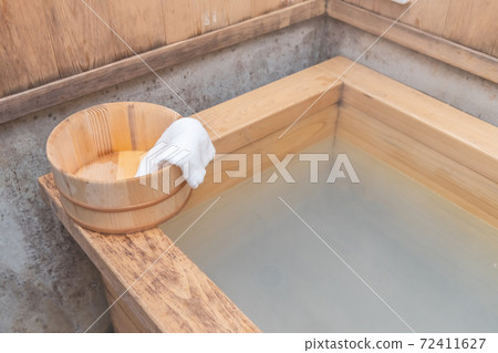 日式浴池溫泉浴 72411627