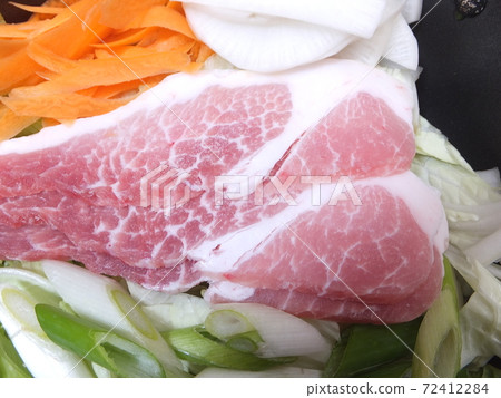 Preparation of hot pot dishes 72412284