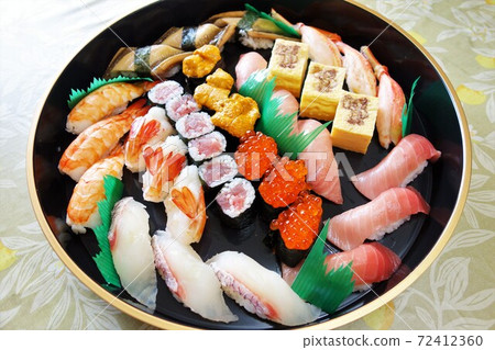sushi sushi 72412360