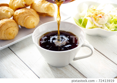 Coffee breakfast image poured into a cup 72413919