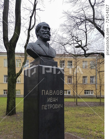 Bust of Russian doctor Pavlov, in yard of Pavlov university in St. Petersburg 72414827