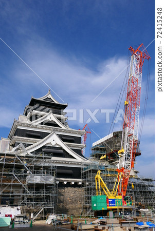熊本城正在重建。日本熊本。十月下旬。 熊本城正在重建。日本熊本。十月下旬。 72415248