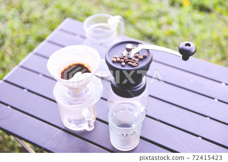 drip coffee barista pouring water on filtered brewing, make cup hand drip coffee in glass jar on outdoors. drip coffee barista pouring water on filtered brewing, make cup hand drip coffee in glass jar on outdoors. 72415423