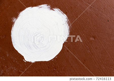 White color painting in round shape on brown concrete textured background White color painting in round shape on brown concrete textured background 72416113