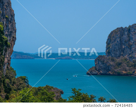 Tonsai Beach seen from the observatory (Railay, Krabi Province, Kingdom of Thailand) 72416485