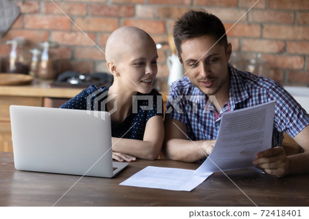 Close up happy hairless wife and husband reading good news 72418401