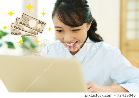 一個有更多錢的女人的形象 72419046