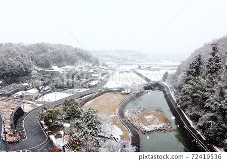 雪場面在鄉下 雪場面在鄉下 72419536
