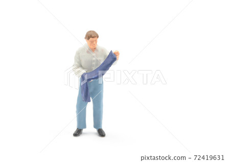 看著褲子的男人 72419631