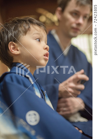 753和服的男孩 72423805