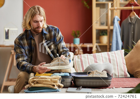 Man packing suitcase Man packing suitcase 72424761