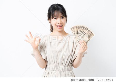 Young woman holding money 72425695