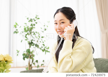 打電話的女人 72428973