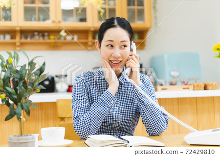打電話的女人 打電話的女人 72429810