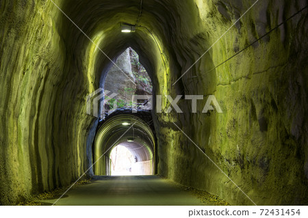 [The mysterious two-story tunnel in the Yoro Valley can be photographed in green] 72431454
