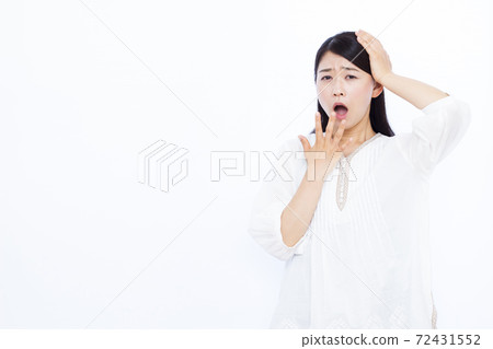 30s female white background portrait 30s female white background portrait 72431552