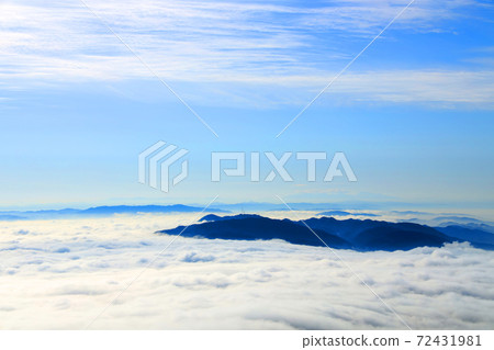 Scenery of the sea of clouds seen from the Hieizan Observatory in Otsu City, Shiga Prefecture, clouds, winter, Shiga [December] 72431981