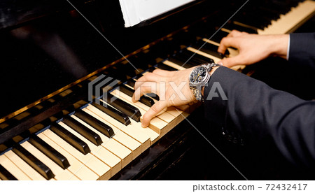 Man hands playing on a old piano . Detail, baroque. 72432417
