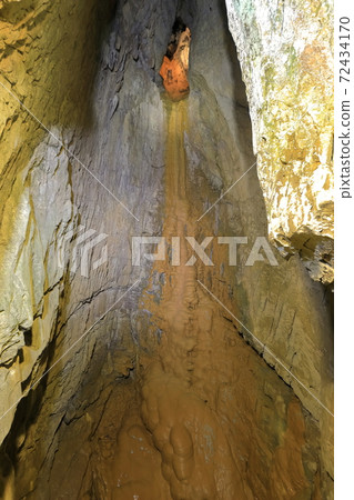 [Okayama Prefecture] Ikurado Cave Bat Rock 72434170