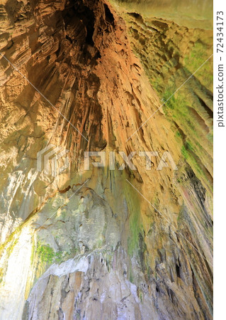 [Okayama Prefecture] Ikurado Cave Bat Rock 72434173