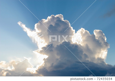 Developed cumulonimbus clouds and backlit sunshine 72435034
