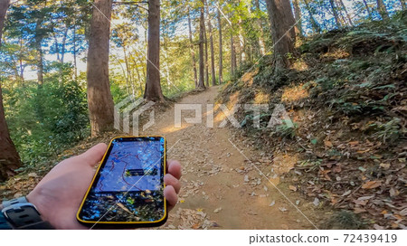 山間行走影像素材 山間行走影像素材 72439419