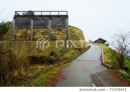 鬼野城城牆和天文台 鬼城山 岡山縣總社市 照片素材 圖片 圖庫