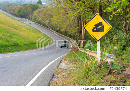 Traffic alerts downhill slope. Traffic alerts downhill slope. 72439774