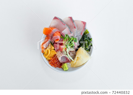 Yellowtail and salmon, sea urchin, how much seafood bowl 72440832