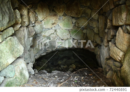 Kan'onji Castle Ruins Daiten Well 72440891