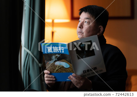 計劃國內旅行的男人 計劃國內旅行的男人 72442613