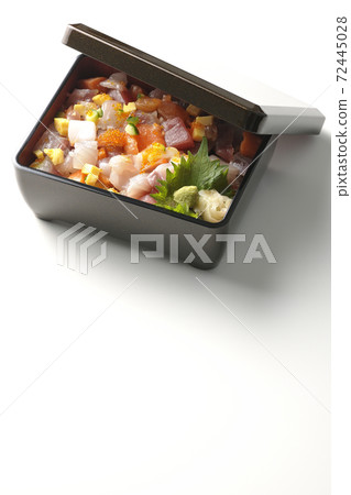 Gorgeous seafood chirashizushi (white background) 72445028