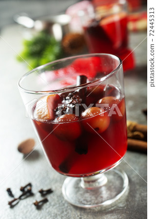 mulled wine 72445313