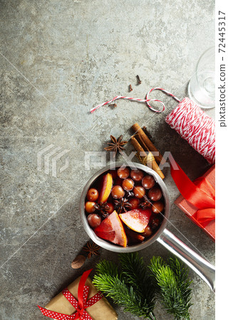 mulled wine 72445317