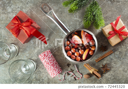 mulled wine 72445320