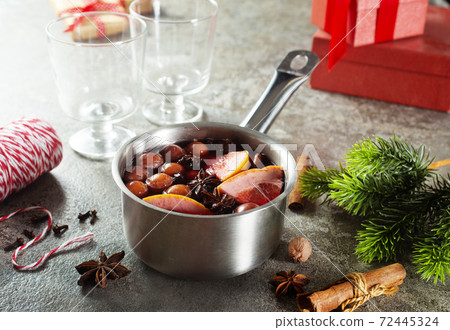 mulled wine 72445324