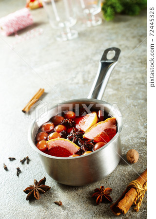 mulled wine 72445328