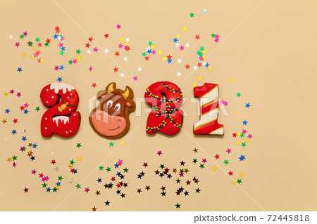 Gingerbread in the form of numbers 72445818