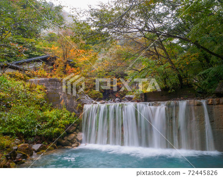 在溫泉旅館旁邊流淌的河和小aki(To木縣那須市北田溫泉) 在溫泉旅館旁邊流淌的河和小aki(To木縣那須市北田溫泉) 72445826