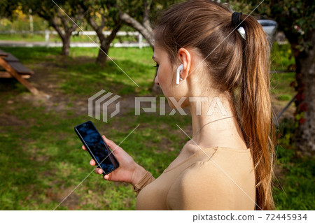 girls in the park listening to music 72445934