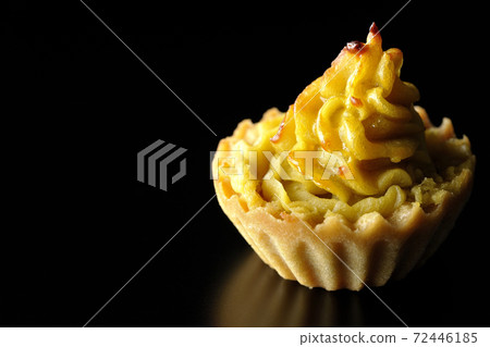 Shooting a single sweet potato on a black background Shooting a single sweet potato on a black background 72446185