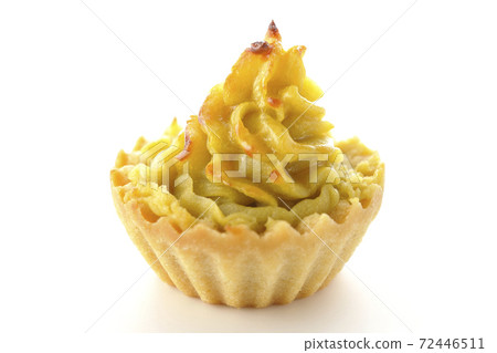 Simply shoot a single sweet potato on a white background Simply shoot a single sweet potato on a white background 72446511