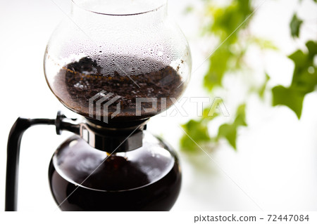 Coffee made with coffee siphon Coffee made with coffee siphon 72447084