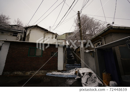 Jeongneunggol. Snow scene. Winter. Alley 72448639