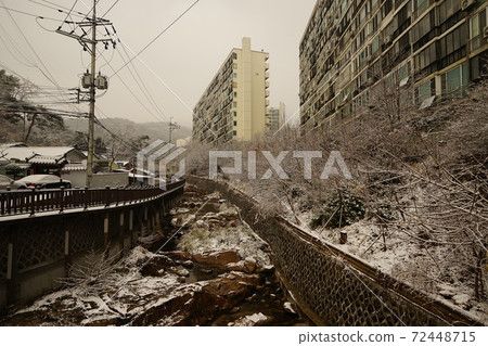Jeongneunggol. Snow scene. Winter. Alley 72448715