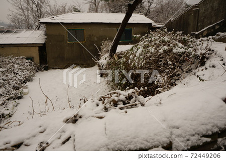 Jeongneunggol. Snowy scenery. Alley. In winter 72449206