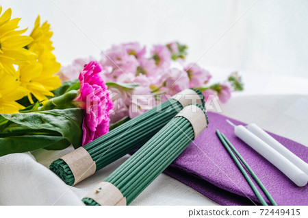 Incense sticks and flowers 72449415