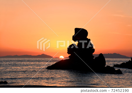 美麗的西部海岸娃娃岩石和日落 72452190