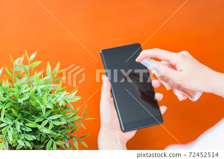 Disinfect your smartphone with alcohol spray [with Wiz Corona's new normal] 72452514